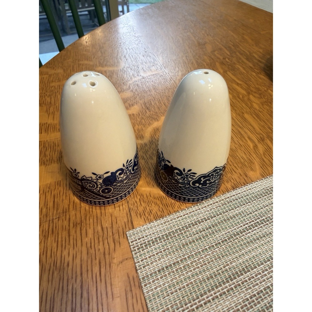 Vintage Churchill Blue Willow Salt and Pepper Shaker Set England Collection